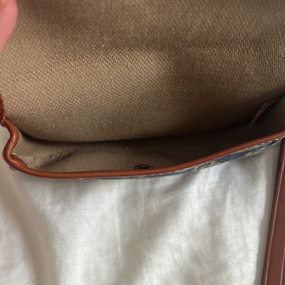 Dooney & Bourke Wristlet - Picture 2 of 2